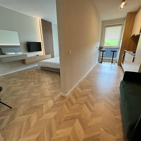 Airport Nest Apartment