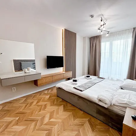 Apartament Airport Nest Private Parking, Ac And Smart Tv